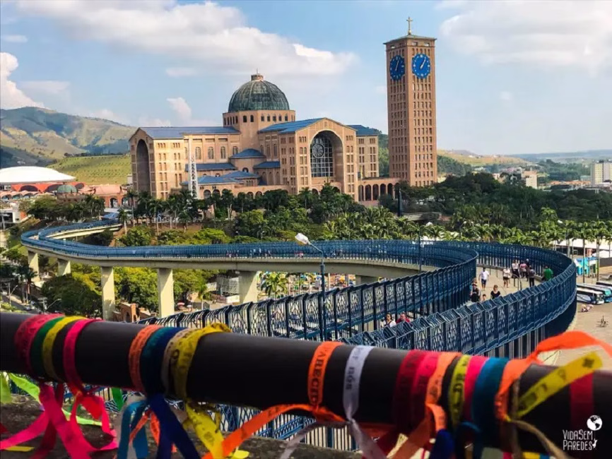 A Prefeitura de Aparecida pretende implantar a cobrança de uma taxa de turismo para veículos que entrarem na cidade, conhecida internacionalmente pelo Santuário Nacional de Nossa Senhora Aparecida,