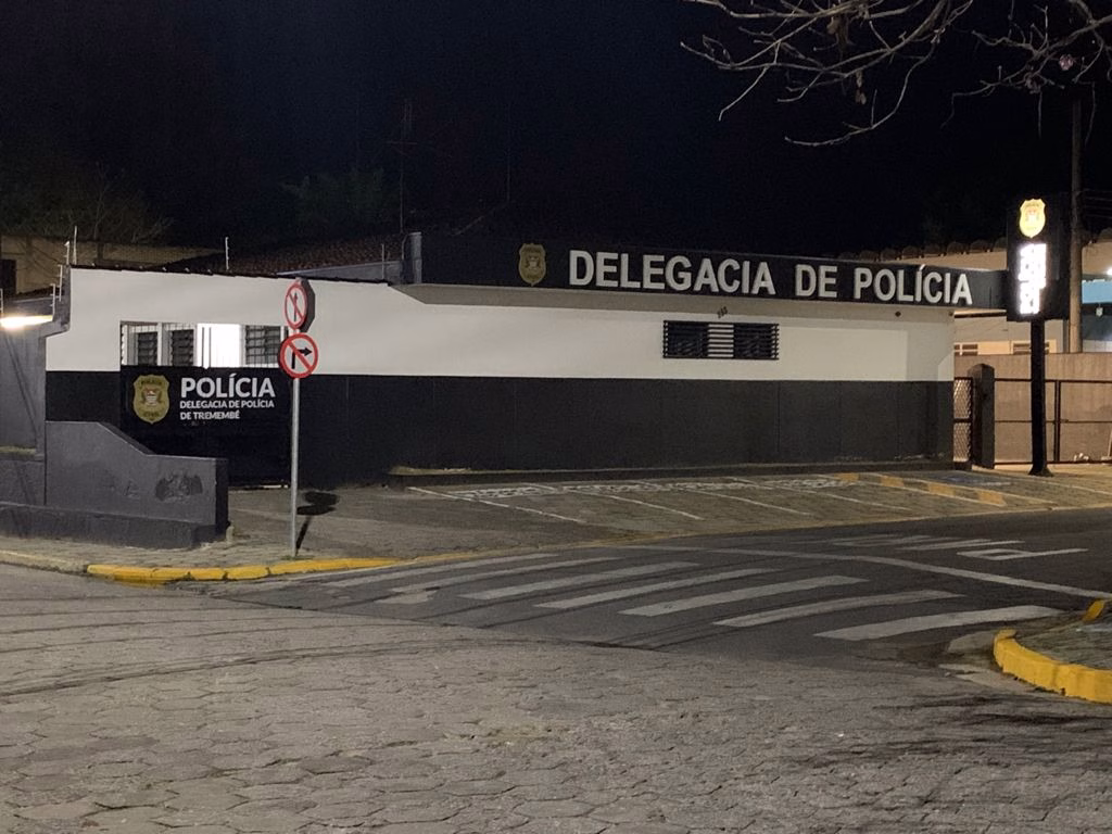 Um jovem foi encontrado morto na manhã da última quarta-feira (3) após ser baleado em via pública, no bairro rural de Tremembé, no Vale do Paraíba.