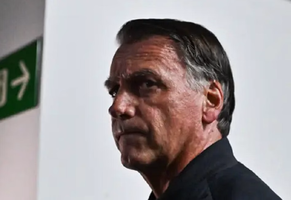 O Tribunal Regional Federal da 4ª Região, em Porto Alegre, condenou o ex-presidente Jair Bolsonaro e a União a pagarem, cada um, 1 milhão de reais em indenização por danos morais coletivos.