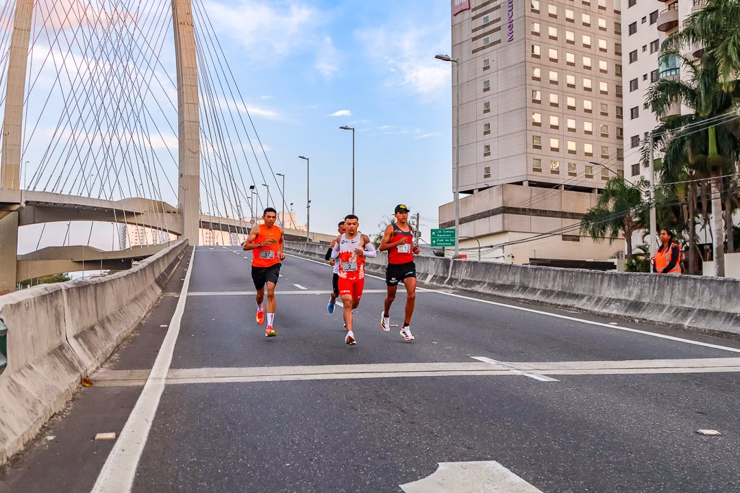 1ª Maratona de São José dos Campos foi realizada na manhã do último domingo (21)