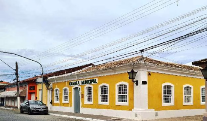 A Câmara Municipal de São Sebastião realiza nesta terça-feira (30), a partir das 18h, a segunda votação do projeto de lei que institui a cobrança de uma taxa ambiental pela entrada e permanência de veículos de turistas na cidade