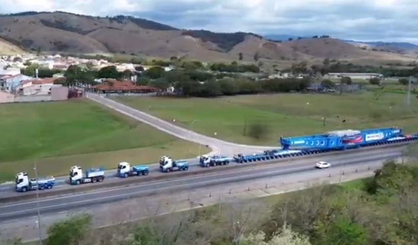 Mega carreta de 800 toneladas volta a trafegar na Via Dutra