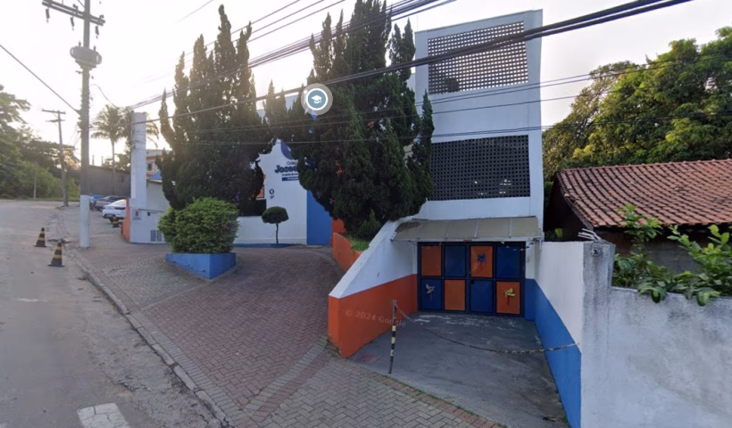 Polícia investiga assalto a escola em São José; imagens revelam fuga