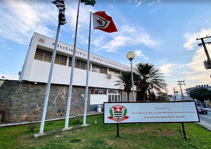 PM rompe cadeado e resgata mulher que relatou cárcere privado em Jacareí