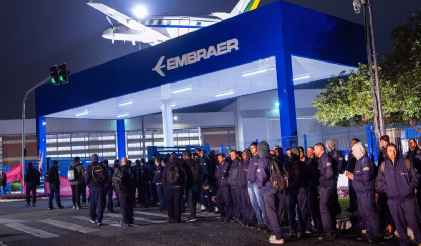Trabalhadores da Embraer iniciam greve em São José dos Campos