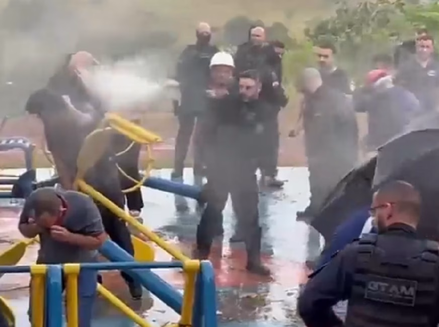 Na segunda-feira (22), moradores do bairro Vila Unidos, em São José dos Campos, foram surpreendidos durante um protesto pacífico contra a retirada de um parquinho infantil e de uma academia ao ar livre.