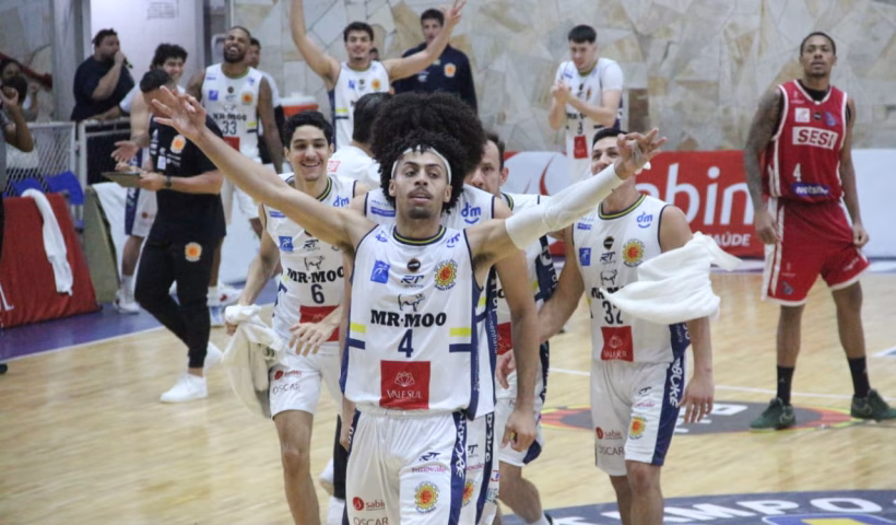 O ala/armador do São José Basketball, Adyel Borges, foi o cestinha absoluto do confronto, com 25 pontos