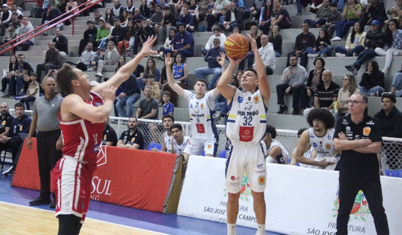 São José Basketball ainda não perdeu jogando no Linneu de Moura