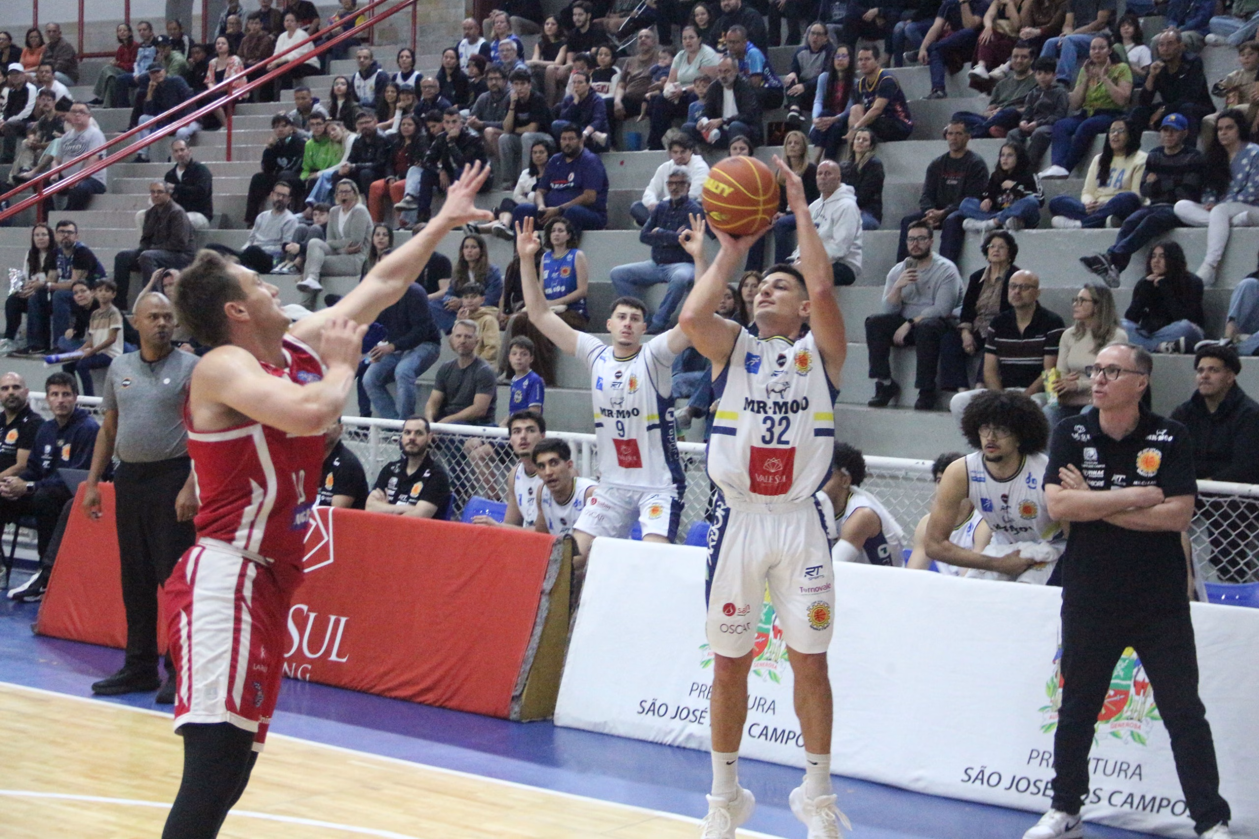 São José Basketball ainda não perdeu jogando no Linneu de Moura