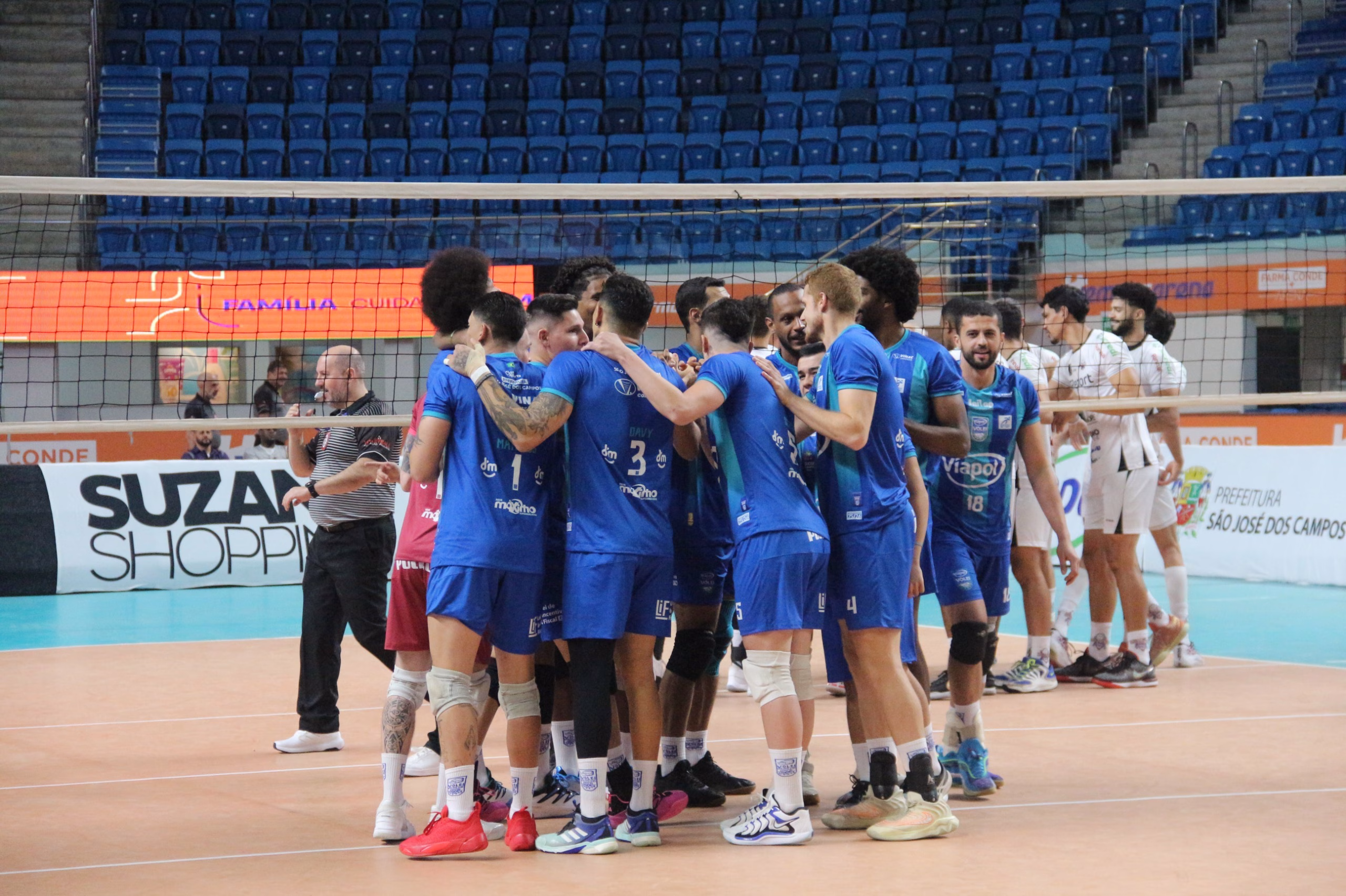 Jogo entre Vôlei São José e Suzano pelo Campeonato Paulista 2025