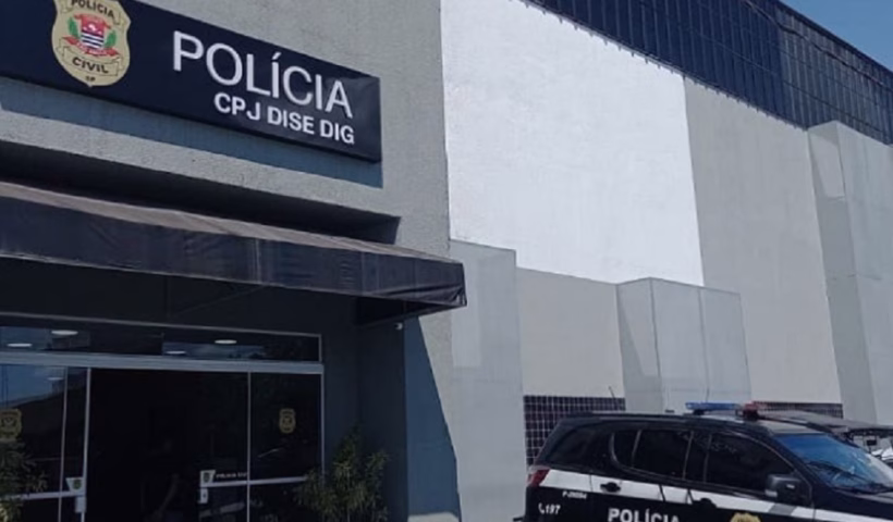 A Polícia Civil de Jacareí registrou, na madrugada desta quarta-feira (1º), a prisão em flagrante de um jovem de 18 anos acusado de dano ao patrimônio público e corrupção de menores.