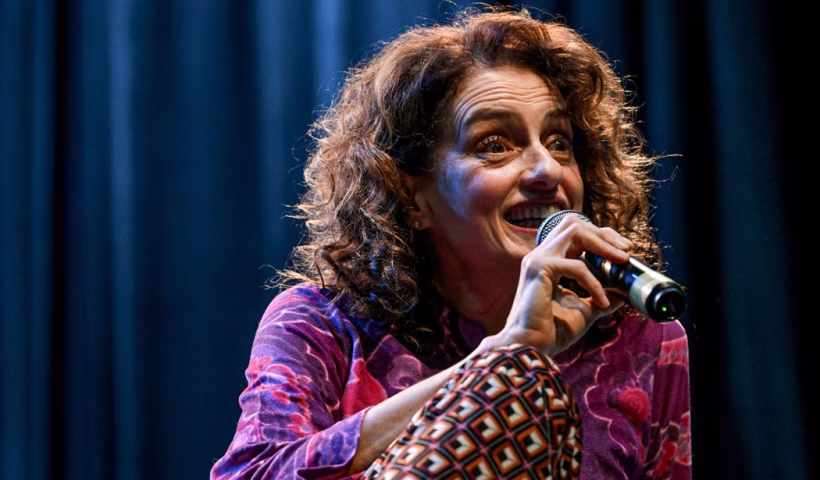 Denise Fraga encanta público em noite de trocas e reflexões, em SJC