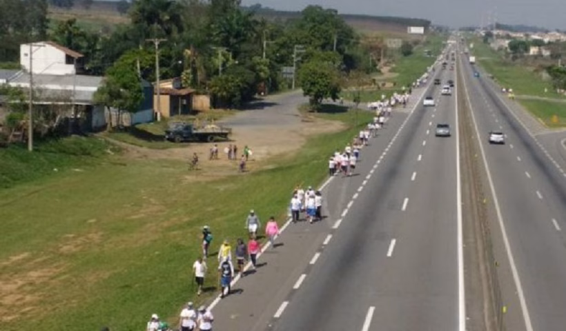 A Polícia Rodoviária Federal (PRF) localizou, na manhã deste sábado (12), um adolescente de 16 anos que havia desaparecido durante a tradicional romaria de fiéis rumo ao Santuário