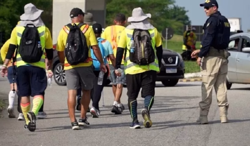 A previsão da Polícia Rodoviária Federal aponta que mais de 40 mil romeiros deverão trafegar pela rodovia Dutra rumo a Aparecida até o dia 12 de outubro