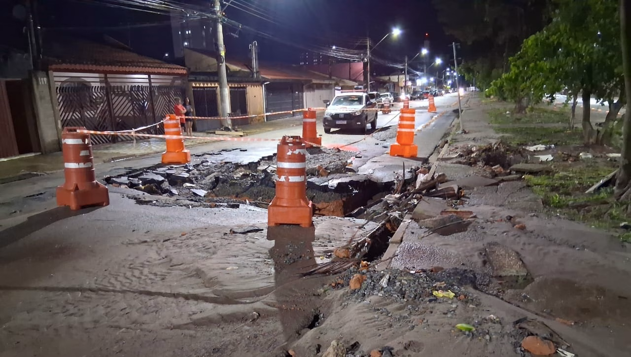 Chuvas causam alagamento e atingem 10 casas em Taubaté