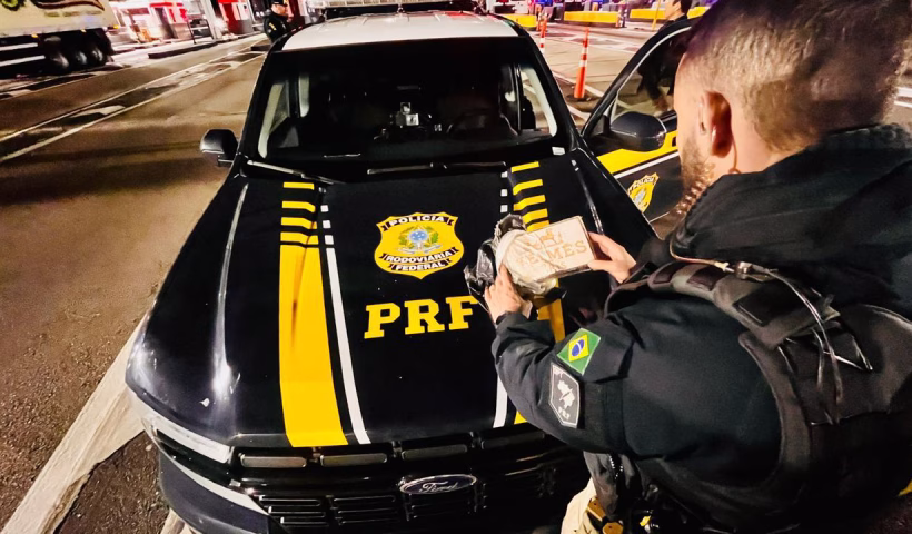 PRF apreende cocaína na Dutra e prende dois em flagrante no Vale