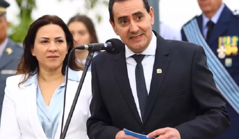 O prefeito de São José dos Campos, Anderson Farias (PSD), que havia anunciado recentemente sua separação da esposa, Sheila Thomaz