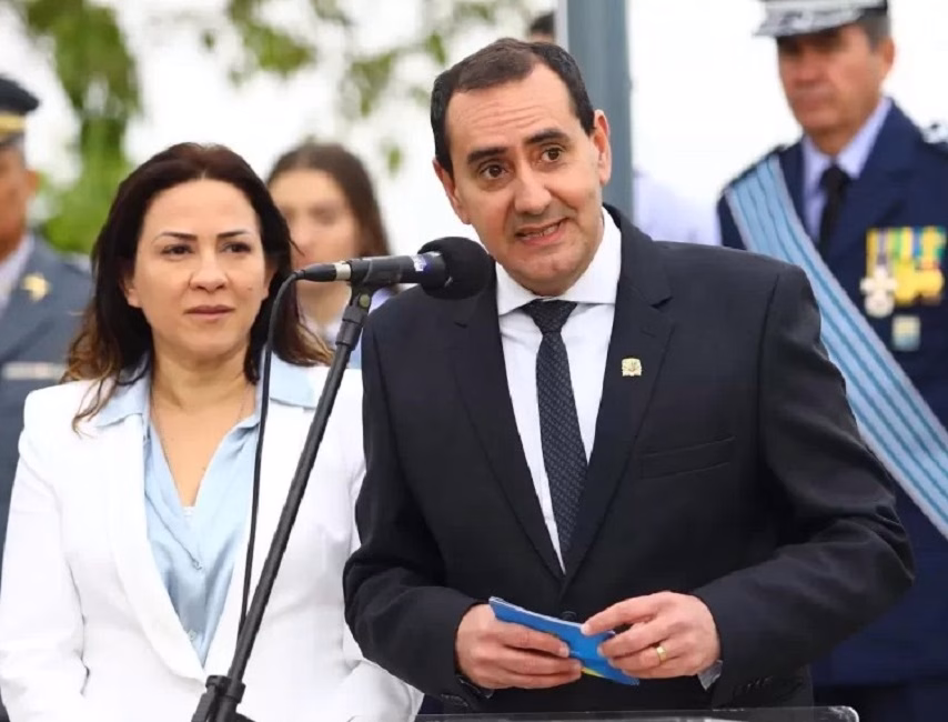 O prefeito de São José dos Campos, Anderson Farias (PSD), que havia anunciado recentemente sua separação da esposa, Sheila Thomaz