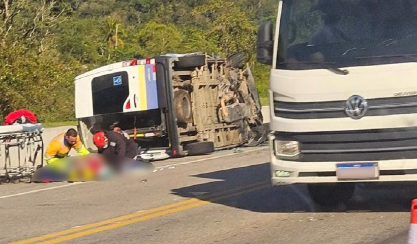 Colisão entre vans deixa um em estado grave e mais três feridos na Tamoios