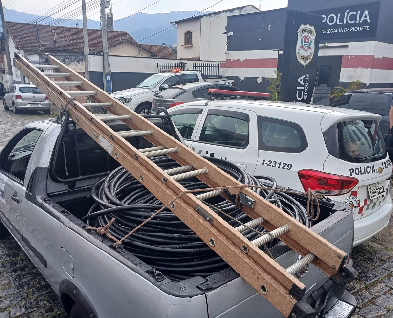 Na manhã da última terça-feira, 29 de outubro, policiais militares do 23º Batalhão de Polícia Militar do Interior realizaram uma operação que resultou na prisão de dois criminosos por furto qualificado, no município de Piquete, no