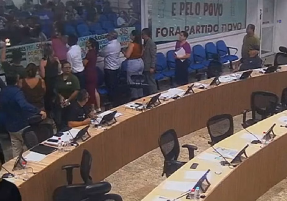 A 31ª sessão da Câmara Municipal de Taubaté, realizada nesta terça-feira (7), foi marcada por tensão e tumulto.