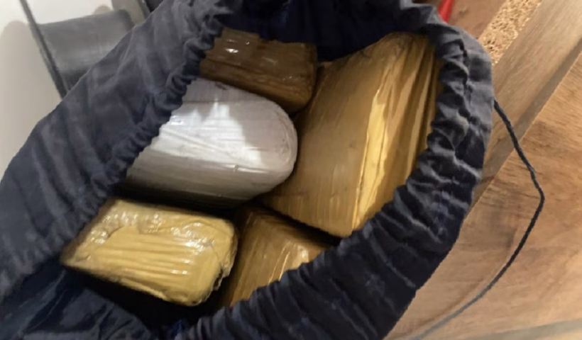 Polícia Civil prende jovem com tijolos de maconha e mais de 350 porções de drogas Taubaté