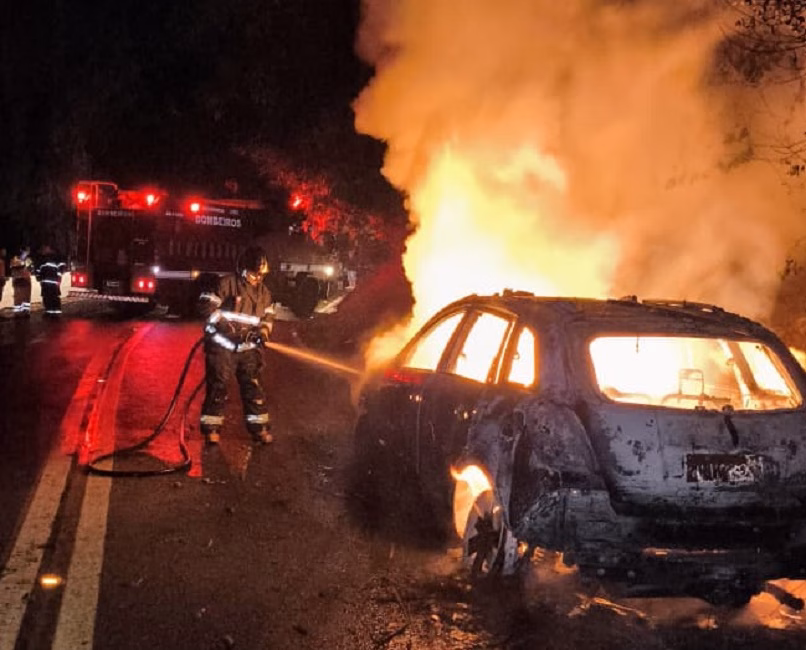 Incêndio em veículo interdita rodovia Oswaldo Cruz em Ubatuba