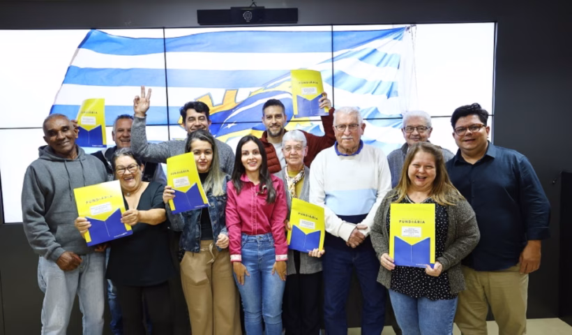 Prefeitura entrega títulos de propriedade para novas famílias