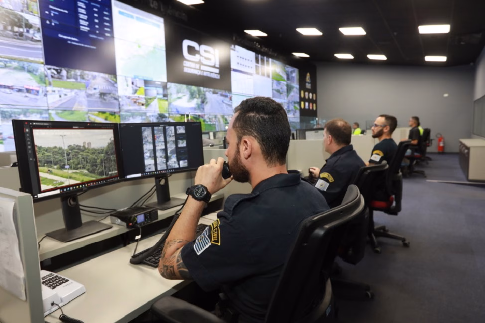 O número de autuações por descarte irregular de resíduos em áreas públicas teve um salto expressivo em São José dos Campos neste ano.