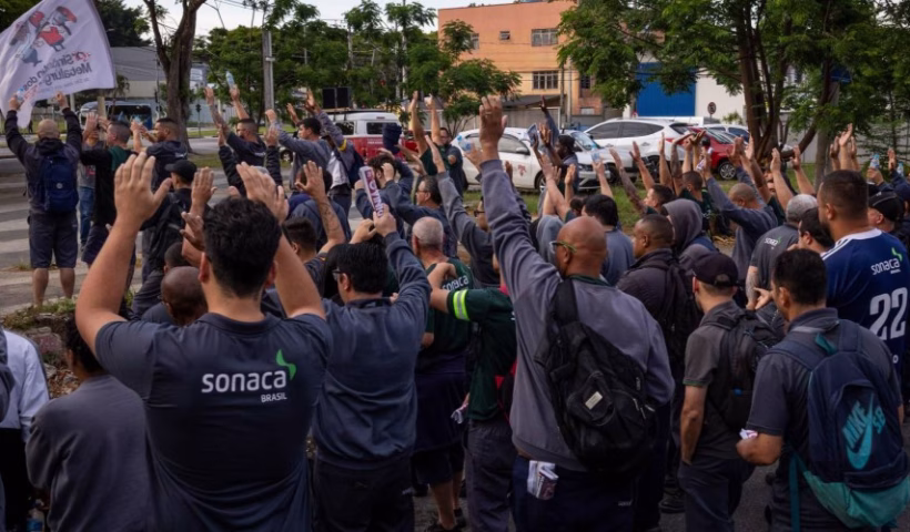 Trabalhadores da Sonaca, em assembleia nesta segunda (27)