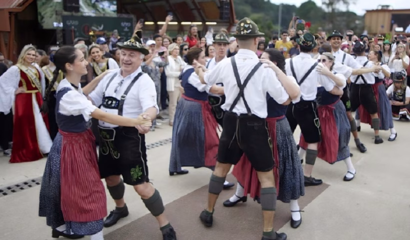 A cidade de Campos do Jordão se prepara para receber, entre os dias 24 e 27 de outubro, a 13ª edição da Oktoberfest, uma das festas mais aguardadas do calendário turístico da Serra da Mantiqueira.