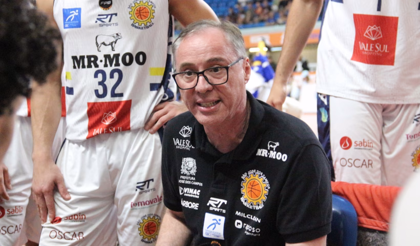 Régis Marrelli, técnico do São José Basketball