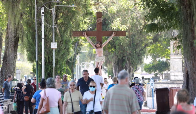 Cemitérios de SJC terão missas, orquestra e sistema digital de localização no Dia de Finados