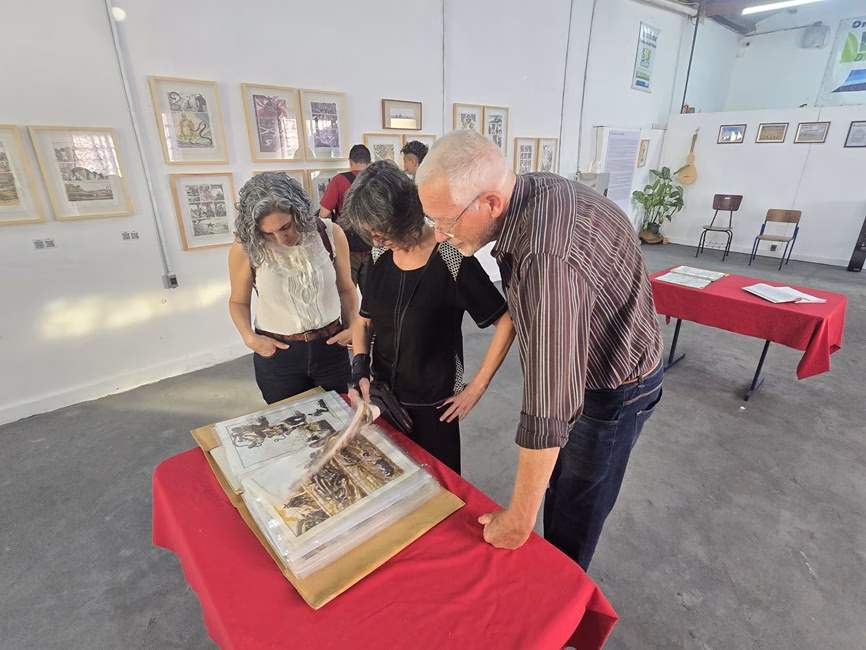 Exposição “Nos Braços do Violeiro” recebe visitantes em São Luiz do Paraitinga