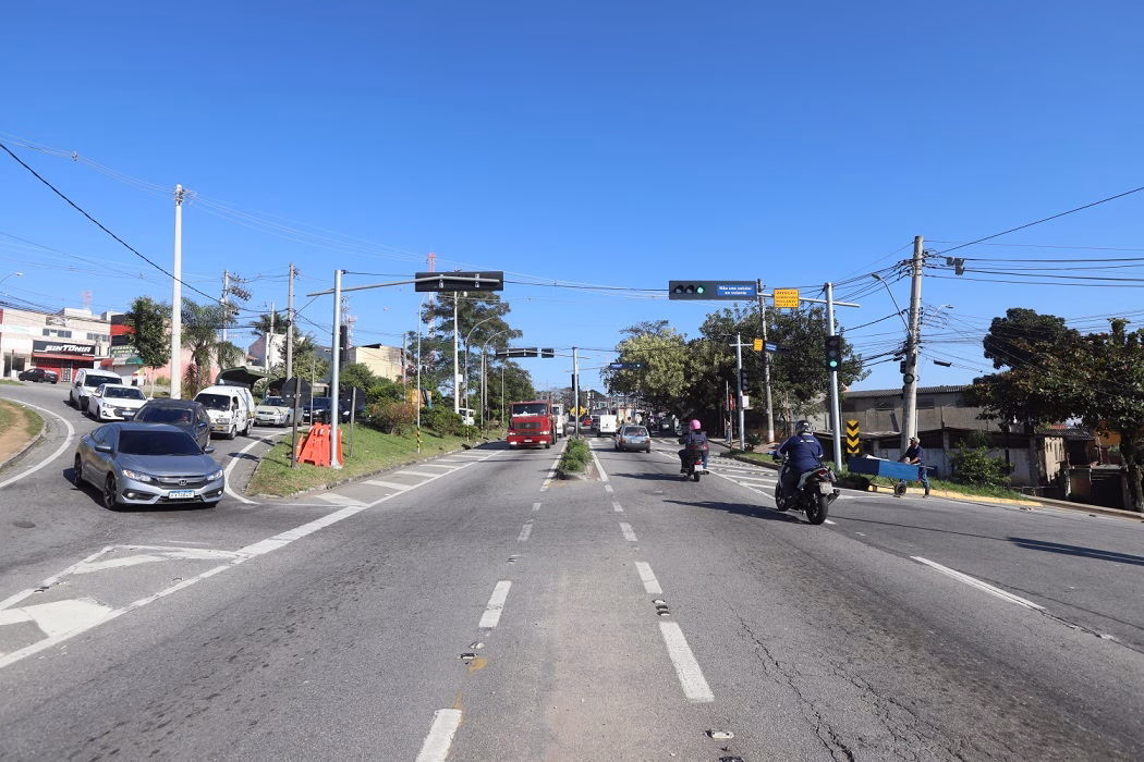 Jacareí libera cruzamento da Geraldo Scavone após entrega de marginal