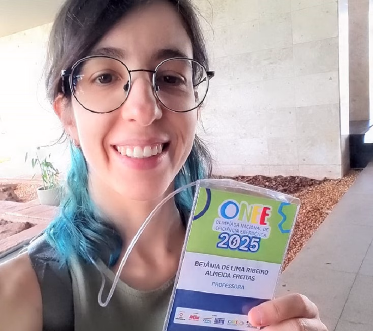 A professora de Geografia Betânia de Lima, de 31 anos, que leciona na rede municipal de Caraguatatuba, foi reconhecida nacionalmente pela Olimpíada