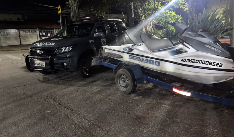 Férias frustradas: Jet Ski de R$ 80 mil é apreendido em quintal de SJC; suspeita é presa por receptação
