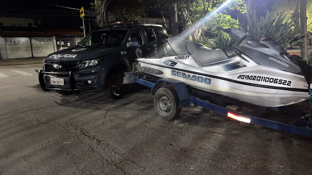 Férias frustradas: Jet Ski de R$ 80 mil é apreendido em quintal de SJC; suspeita é presa por receptação