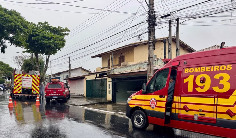 Incêndio atinge casa da zona oeste de São José dos Campos