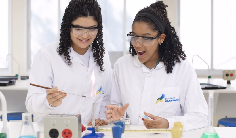 Meninas de 20 escolas de São José disputam Olimpíada do Instituto Embraer