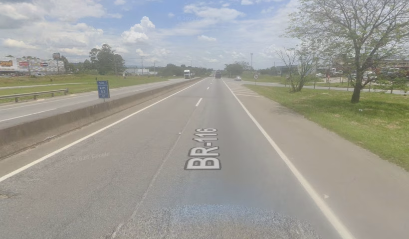 Colisão entre três veículos mobiliza resgate na Dutra, em Guaratinguetá