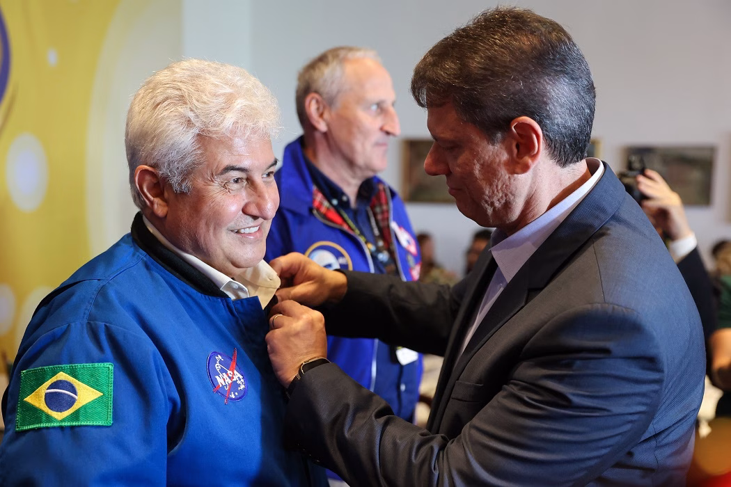 Estudantes paulistas conhecem astronautas no Palácio dos Bandeirantes