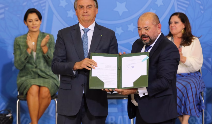 PF mira ex-ministro de Bolsonaro por fraudes bilionárias no INSS
