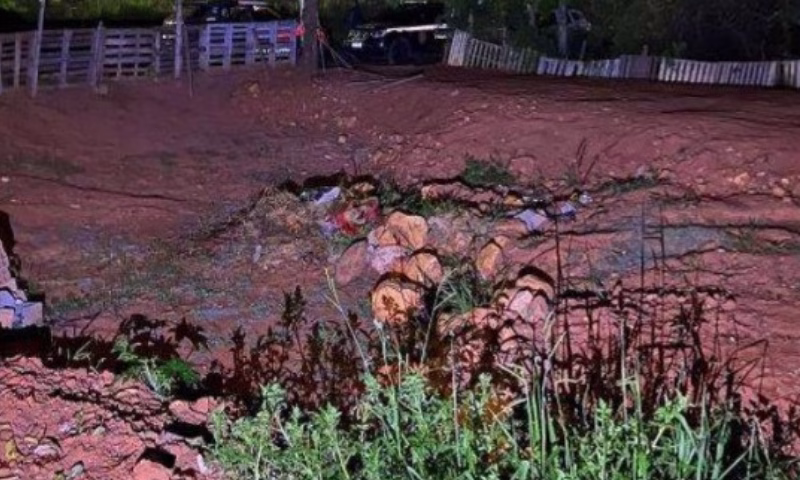 Uma ocorrência de extrema violência mobilizou equipes da Polícia Militar, da Polícia Civil e da perícia na noite desta terça-feira (25) em uma área