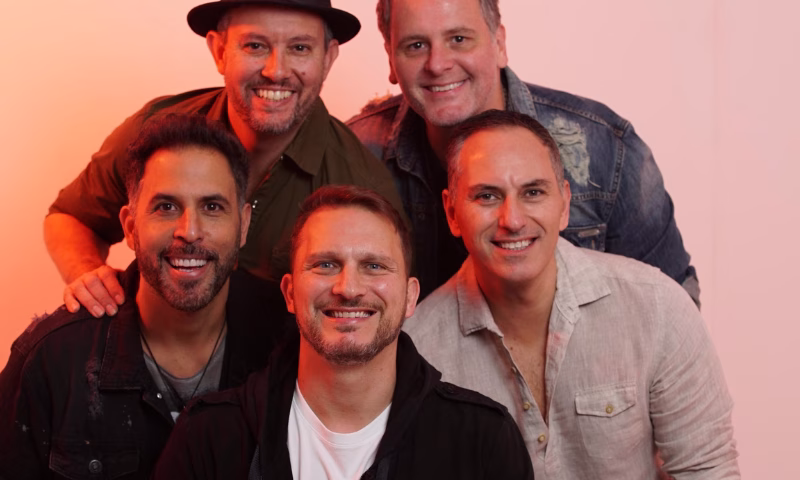 Os fãs de pagode têm programação garantida para este feriado de quinta-feira, dia 20. O grupo Inimigos da HP