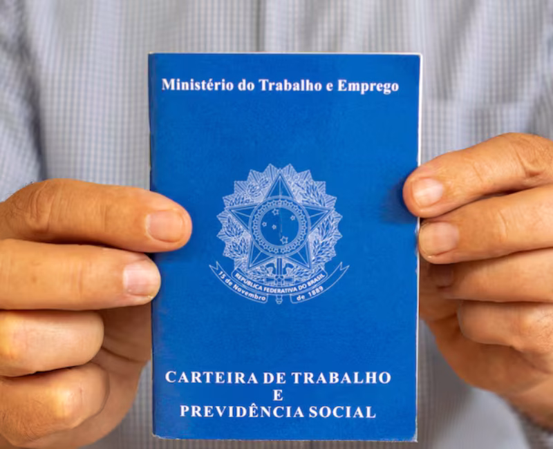 O Brasil alcançou um novo marco no mercado de trabalho ao atingir 1,8 milhão de empregos com carteira assinada entre janeiro e outubro de 2025.