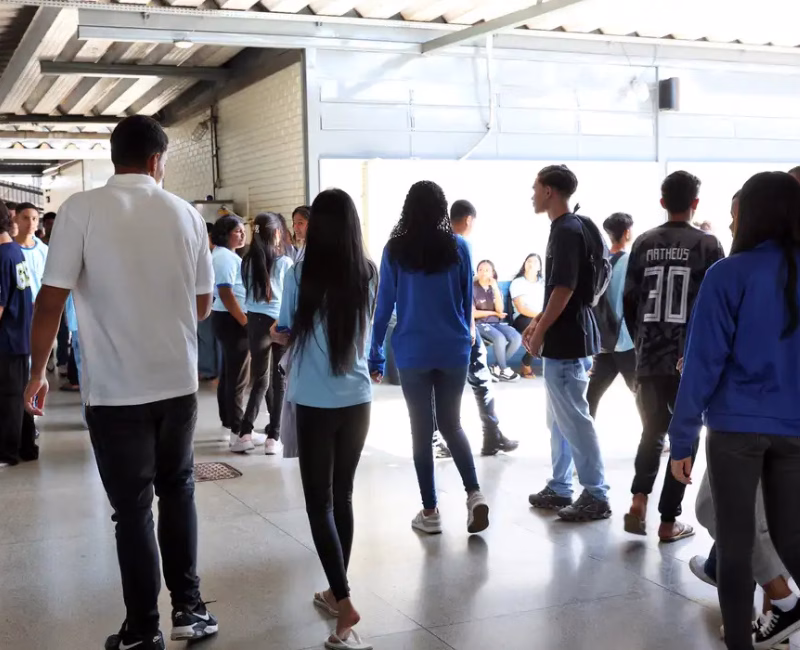 O Ministério da Educação (MEC) realiza, nesta sexta-feira (28), o pagamento da nona parcela do programa Pé-de-Meia de 2025 para estudantes nascidos nos meses de setembro e outubro.
