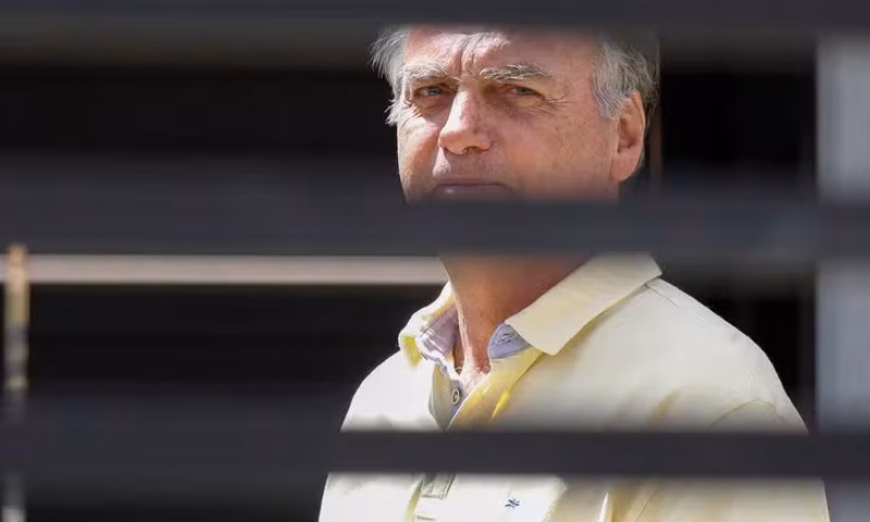 A prisão preventiva do ex-presidente Jair Bolsonaro (PL) foi cumprida na manhã deste sábado (22), em Brasília, após decisão do Supremo Tribunal Federal (STF). A