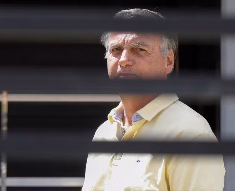 A prisão preventiva do ex-presidente Jair Bolsonaro (PL) foi cumprida na manhã deste sábado (22), em Brasília, após decisão do Supremo Tribunal Federal (STF). A