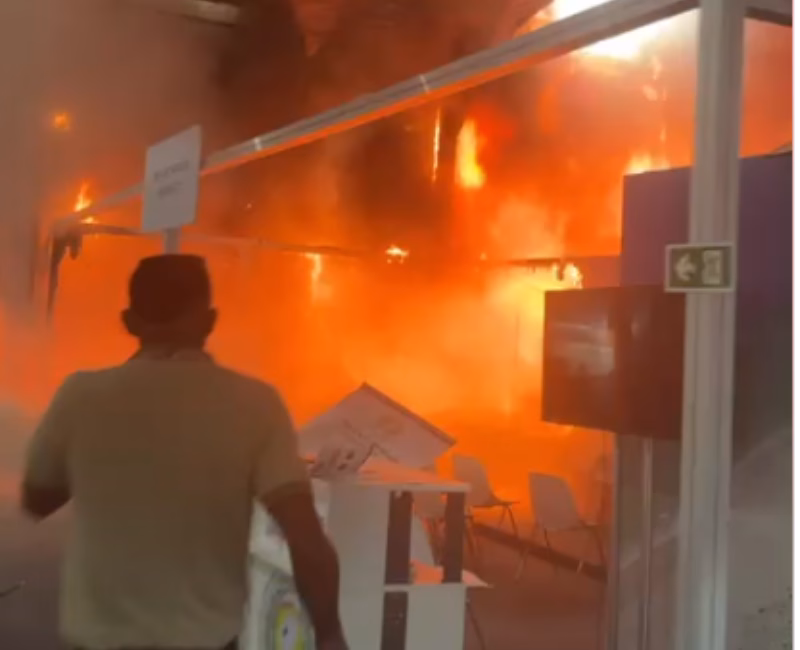 Um incêndio foi registrado na tarde desta quinta-feira (20) em um dos pavilhões da COP30, em Belém (PA), provocando evacuação imediata de participantes e suspensão das atividades no local.